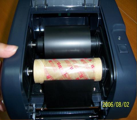 条码打印机碳带和标签纸安装完成